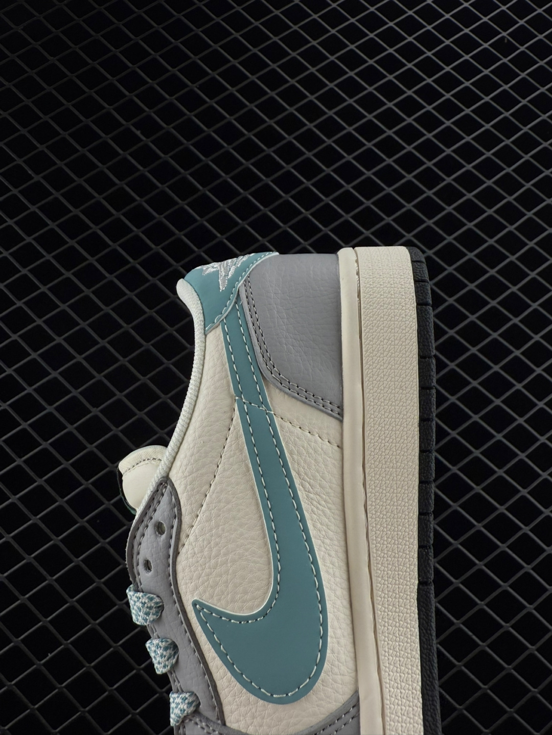 Travis Scott x Air Jordan 1 ” Reverse Mocha “